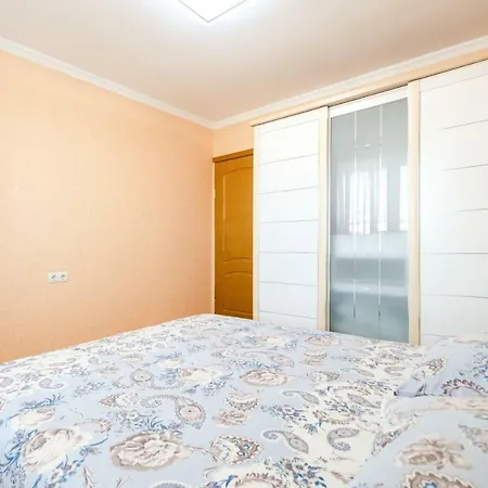 Appartamento Artal On Obolonskaya Square 3 *